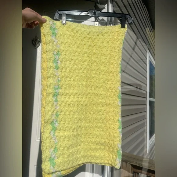 Vintage 70s Handmade crochet baby blanket knit pastel yellow green white 23x30 - Picture 1 of 9
